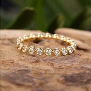 Elegant Gold Moissanite Women's Ring